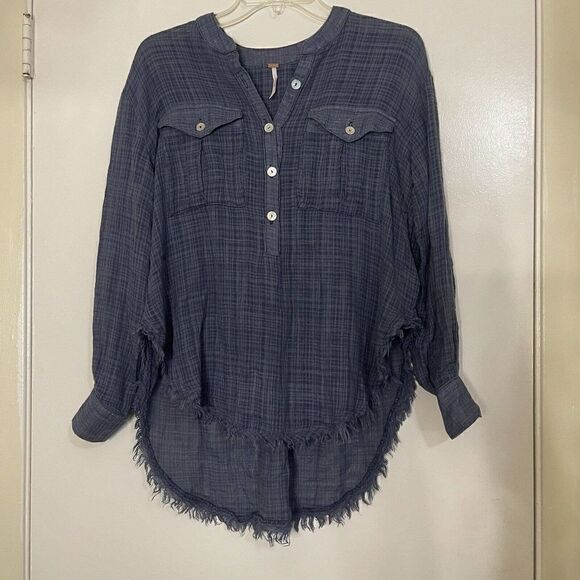 Free People Talk To Me Top Blue raw hem blouse size XS Retails $98 - Picture 6 of 6